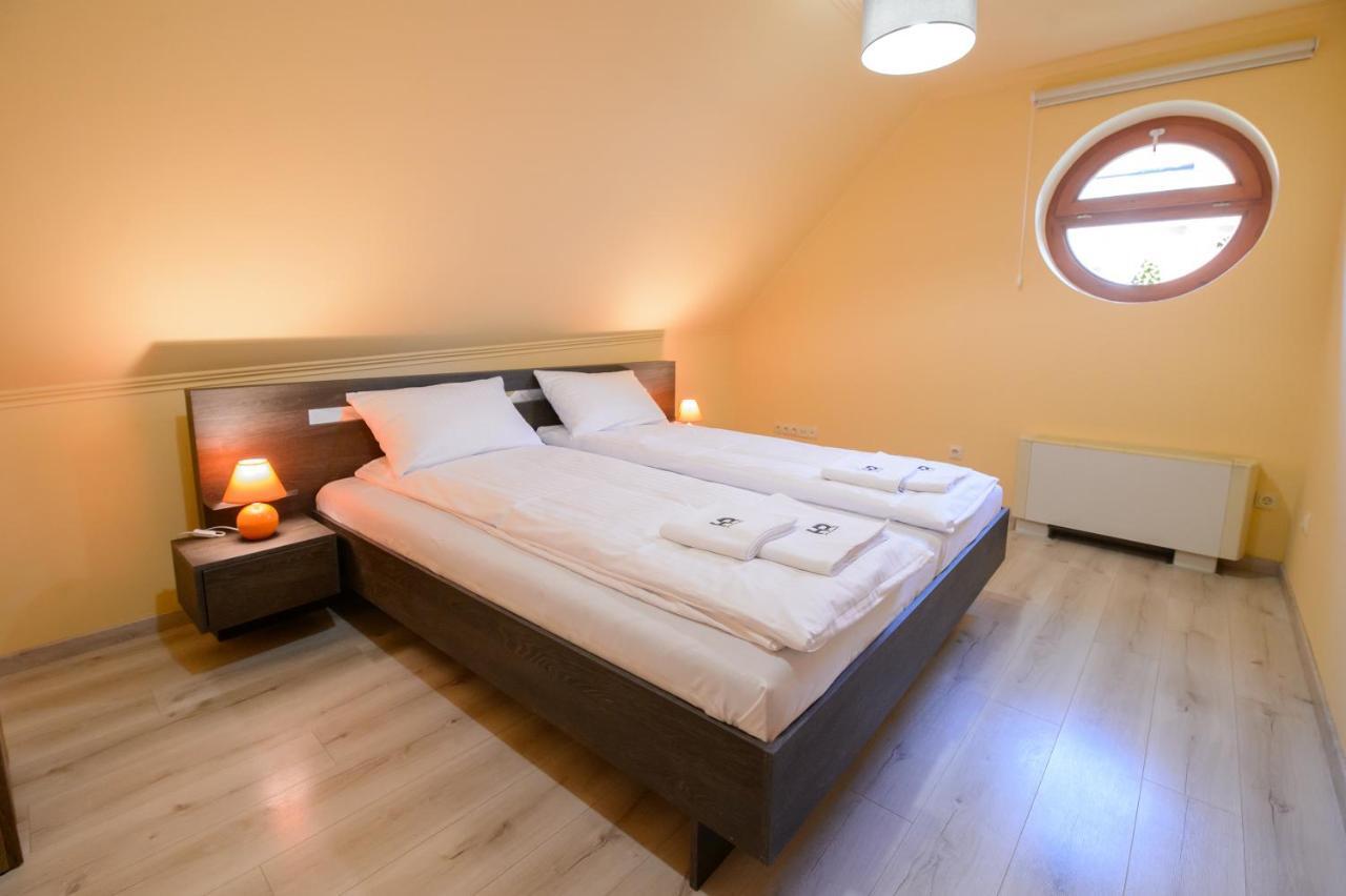 אגר Hr Apartmanhaz מראה חיצוני תמונה